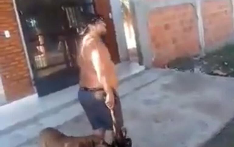 Imagen compartida por Defensa Animal sobre el hombre que degolló a un perro.