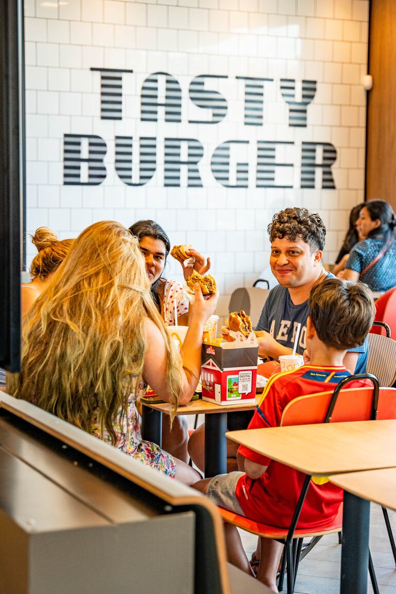 Los pobladores de Itauguá ya disfrutan del nuevo restaurante de McDonald's.