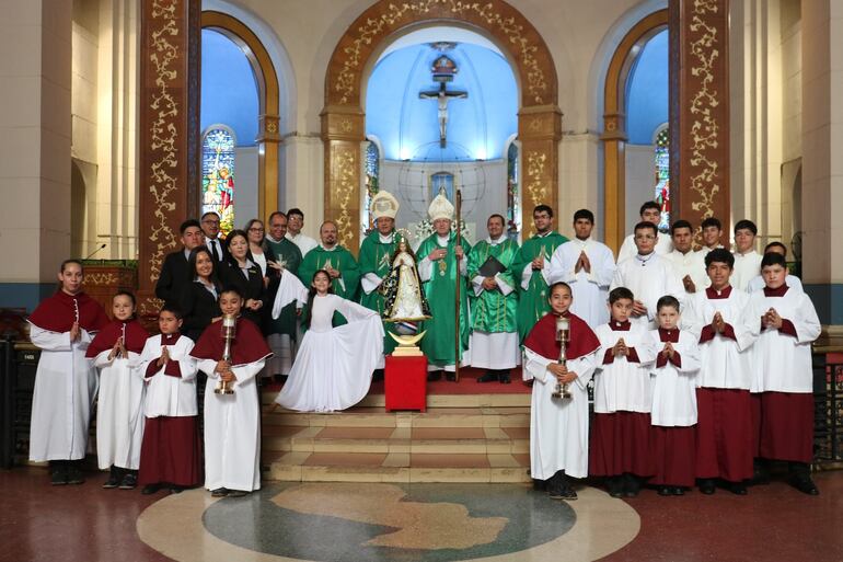 Defienden la lectura de la biblia durante misa en Caacupé.