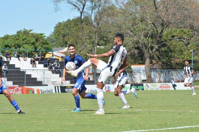 Santaní y 12 de Octubre empataron en San Estanislao