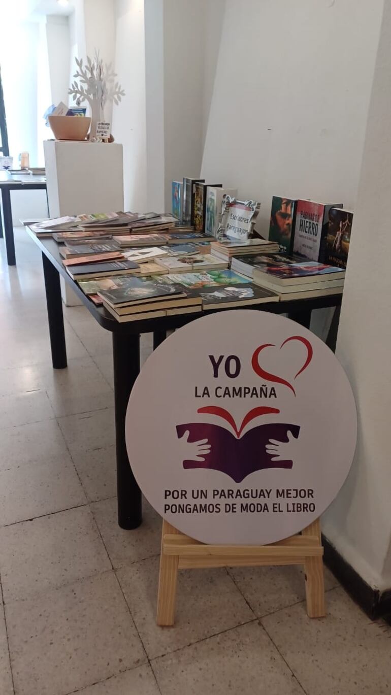 Libros de varios autores nacionales se pueden encontrar en este evento que se llevará a cabo hasta mañana en la Manzana de la Rivera.