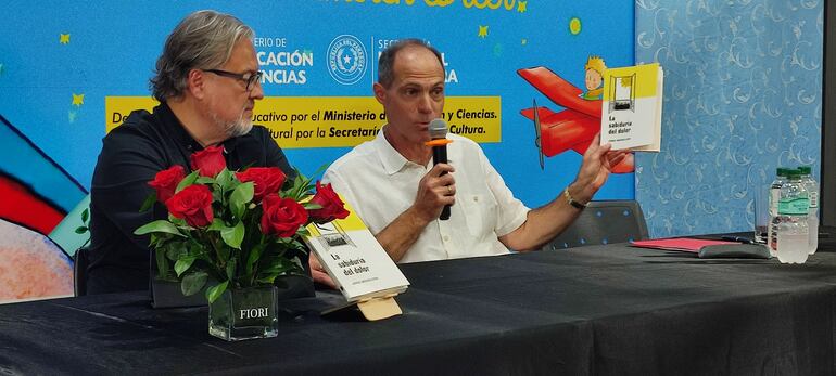 Jorge Mendelzon, reconocido dirigente empresarial de nuestro país presentó en la “Libroferia Encarnación” su obra testimonial, “La sabiduría del dolor”.