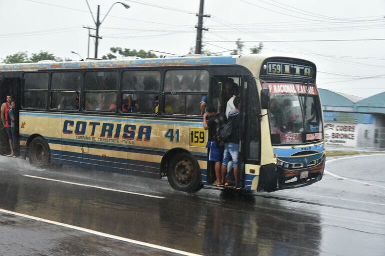 El Viceministerio de Transporte canceló la concesión a Cotrisa. La empresa adeuda fortuna al Instituto de Previsión Social, lo cual impide que sus trabajadores se jubilen.