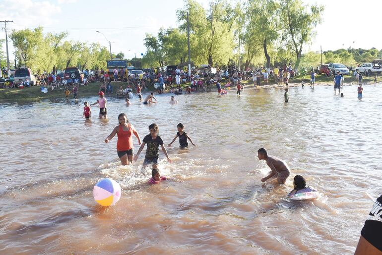 Dos emblemáticos lugares de la zona sur del departamento de San Pedro esperan a los visitantes que quieran disfrutar del  turismo interno  con la familia y grupos de amigos durante todo el mes de diciembre y la época de calor.