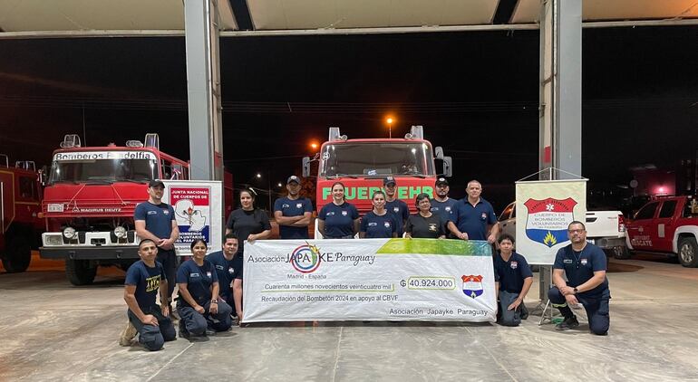 La donación fue entregada al Cuerpo de Bomberos Voluntarios de Filadelfia.