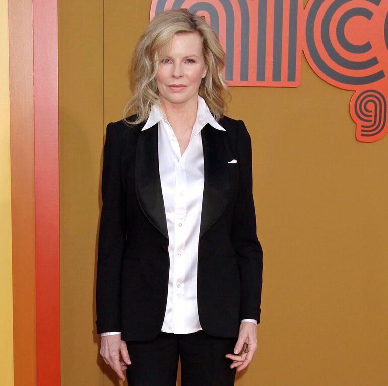 La actriz estadounidense Kim Basinger en el estreno de la película "The Nice Guys" en el Teatro Chino de Hollywood, California.