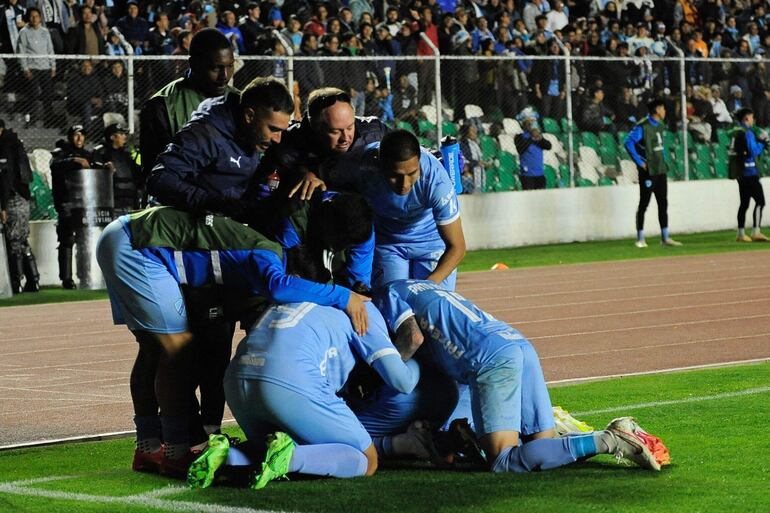 Bolívar derrotó al Flamengo en la altura de La Paz