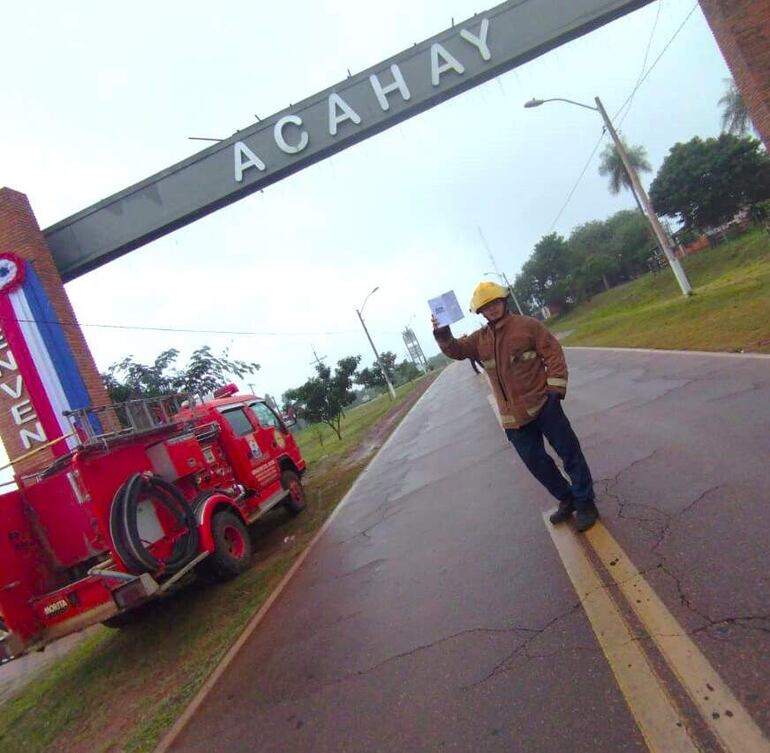 Bomberos de Acahay realizaron colecta de fondos en la mañana de este lunes.