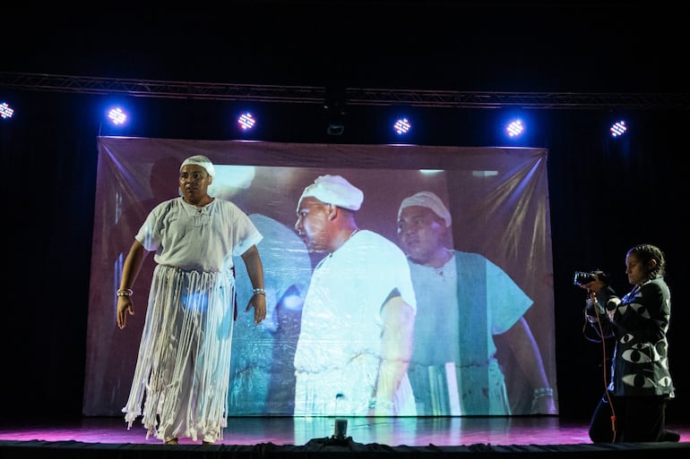 La puesta en escena reúne a artistas de Paraguay, Brasil y Argentina.