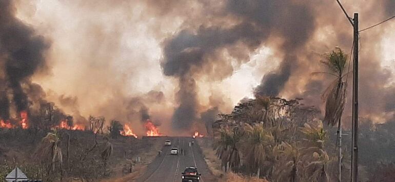 En un campamento de marihuana habría comenzado el incendio en el Parque Nacional Cerro Corá, según el Mades. El escenario empeoró hoy y refuerzan equipos de asistencia.