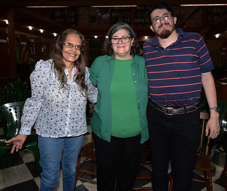 Mara Vacchetta Bogino, Irma González y Munir Huespe Aquino.