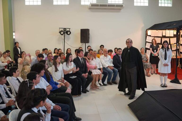 El actor Jorge Ramos interpretando a José Gaspar Rodríguez de Francia.