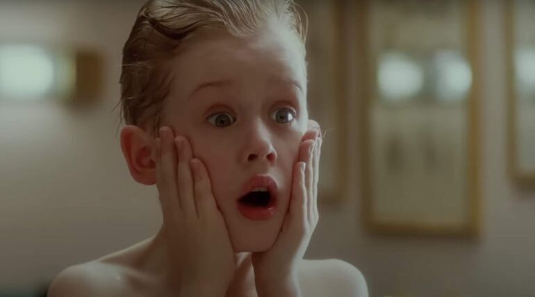 El actor Macaulay Culkin en el papel de Kevin McCallister durante una escena de la película de 1990 "Home Alone" ('Mi pobre angelito' para Latinoamérica) de Chris Columbus. Algunas de las películas más taquilleras de la historia, como 'Home Alone', 'Apollo 13' y 'Terminator 2' y cintas icónicas o de culto como 'Fame' o 'Bamboozled' están entre las elegidas este año para ser conservadas para la posteridad por la Biblioteca del Congreso de EE.UU.