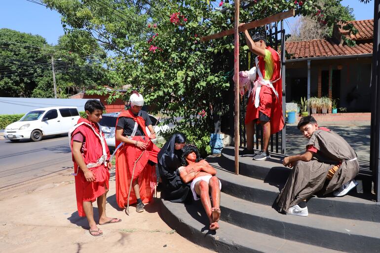 Vía Crucis rutero en la zona de Laurelty Luque.