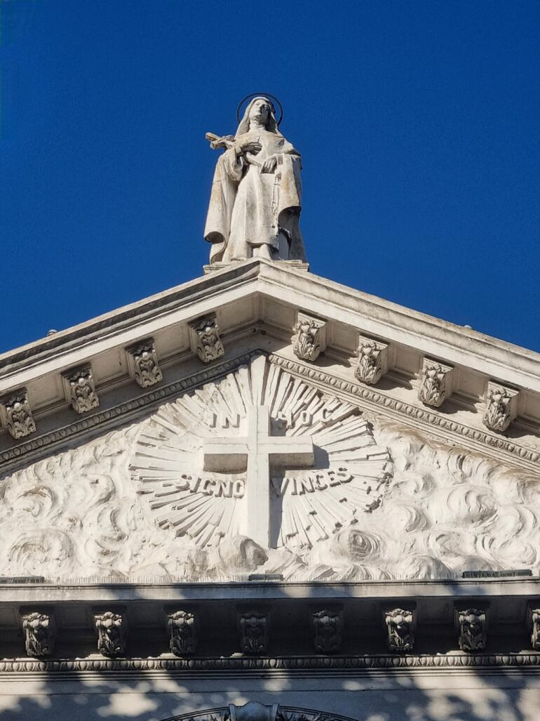 Durante ciertos días del año, como el Día del Patrimonio, el monasterio abre sus puertas y permite a los visitantes explorar sus hermosos espacios interiores y conocer más sobre la vida de las monjas dominicas.