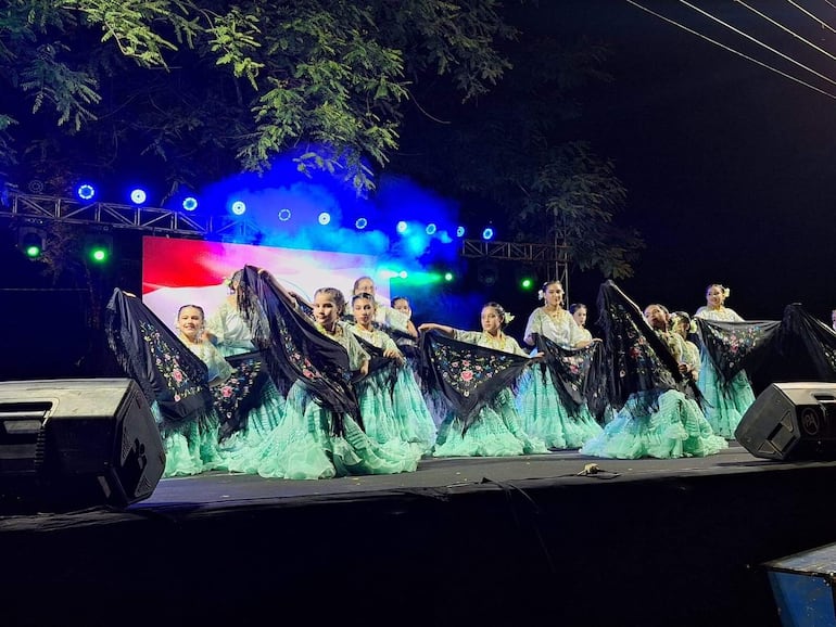 Ballet de danza del Centro Cultural y Comunitario Fulgencio Yegros.