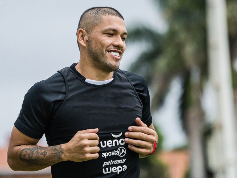 Richard Ortiz, futbolista de Olimpia, en el entrenamiento del plantel en la Villa Olimpia, en Fernando de la Mora.