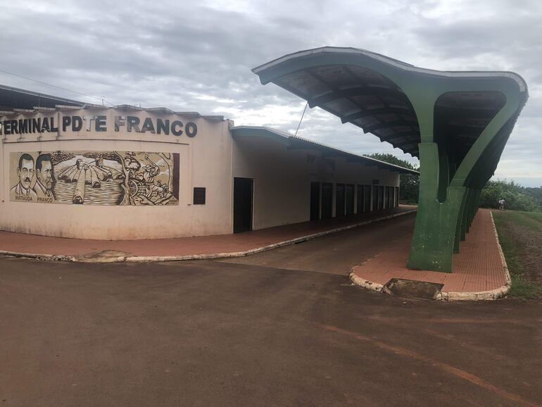 La terminal de ómnibus de Presidente Franco está en desuso.