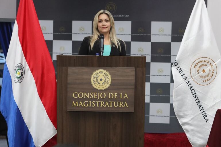 Dra. Karina Liz Caballero Hellión, en la audiencia pública para defensor general. 