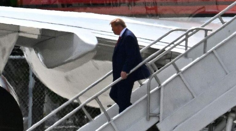 El expresidente de Estados Unidos, Donald Trump, llega a la audiencia en el Tribunal Federal de Miamil  (AFP)