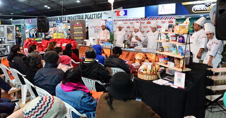 Copalsa impartió clases gratuitas de cómo utilizar sus productos en panadería y confitería, en la Expo de Mariano Roque Alonso.