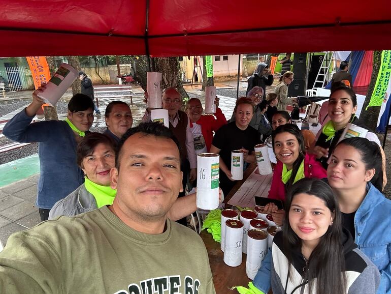 Los voluntarios recorrieron también los barrios del distrito de Quiindy, con las alcancías para juntar las donaciones.