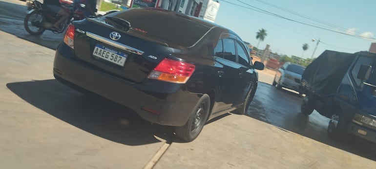 El sospechoso fue interceptado por los agentes de la División de Inteligencia de Hechos Punibles cuando iban al mando de un automóvil Toyota Allion negro. 