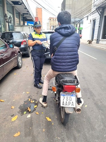 La Municipalidad de Asunción ha reforzado los controles a los conductores de motocicletas durante la campaña  “No hay perdón para nadie”.