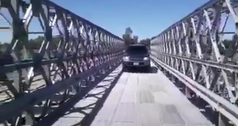 Puente metálico, construido sobre el arroyo las Hermanas  en el distrito de Tacuaras Ñeembucú.