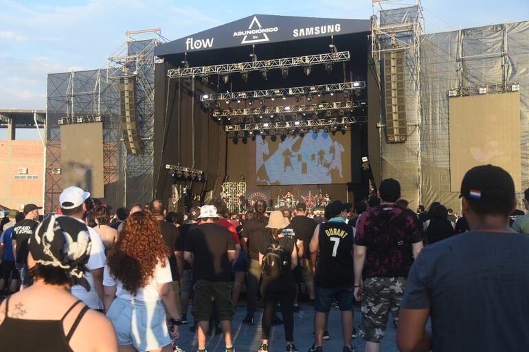 Banda paraguaya Nhandei Zha en el festival Asunciónico 2024 en el Parque Olímpico en Asunción Paraguay.