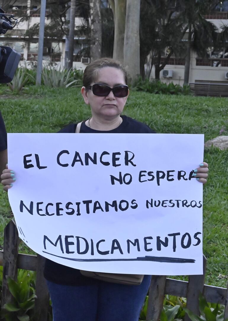 Desde hace tiempo, los pacientes con cáncer denuncian la falta crónica de medicamentas oncológicos. 