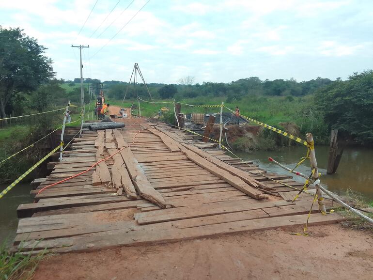 
Esta es la imagen de la antigua pasarela de madera que se encontraba en el lugar y que fue desmantelada completamente 