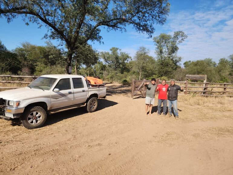 Una de las tantas postales de las recorridas en el Chaco paraguayo. Aquí integrantes de la tripulación #92 de Johnny y Samuel Zeballos.