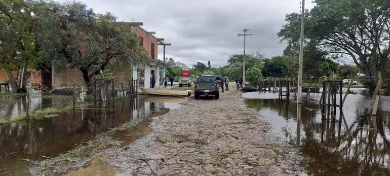 Por la inundación tuvieron que evacuar a las familias.
