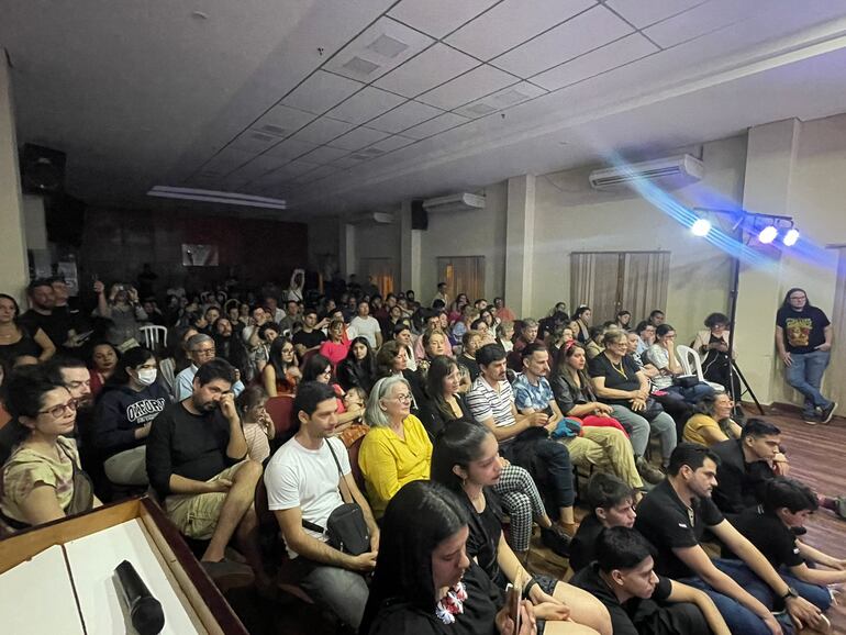 El auditorio repleto de gente emocionada. Así fue la maravillosa sensación de vivenciar este encuentro.