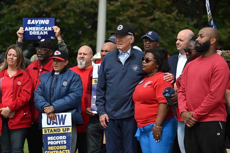 Joe Biden, presidente de Estados Unidos (EE.UU.) se sumó a las manifestaciones desarrolladas por trabajadores del sector de automoción en Detroit.