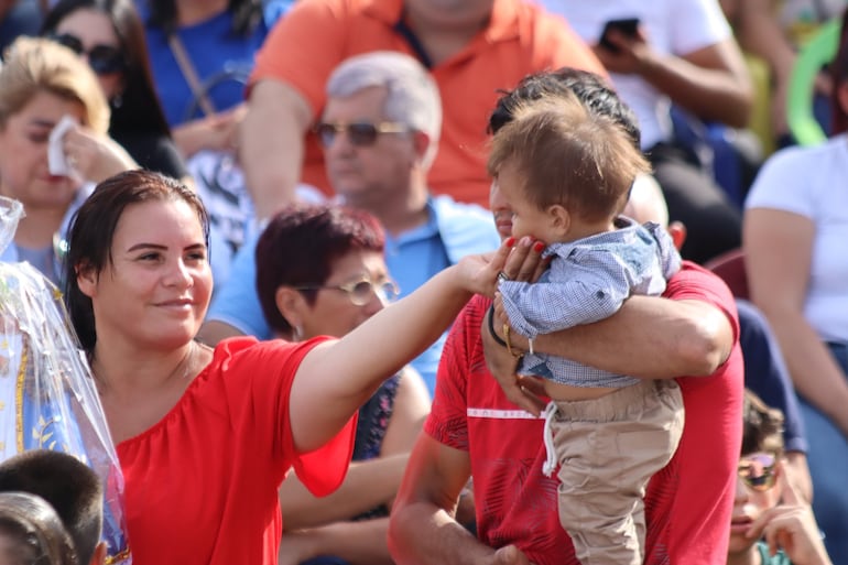 Como cada domingo las familias participaron de la misa central en el santuario de Caacupé.