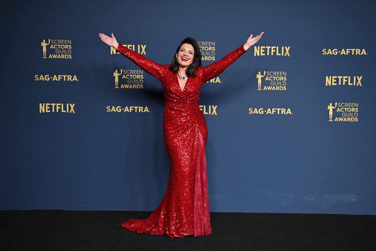 La presidenta de SAG AFTRA, la actriz Fran Drescher posa para la prensa en la gala anual número 30 de los Premios SAG. (Robyn BECK / AFP)