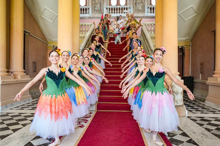 "El Cascanueces" ofrece un recorrido por distintas danzas tradicionales, con música de Tchaikovsky.