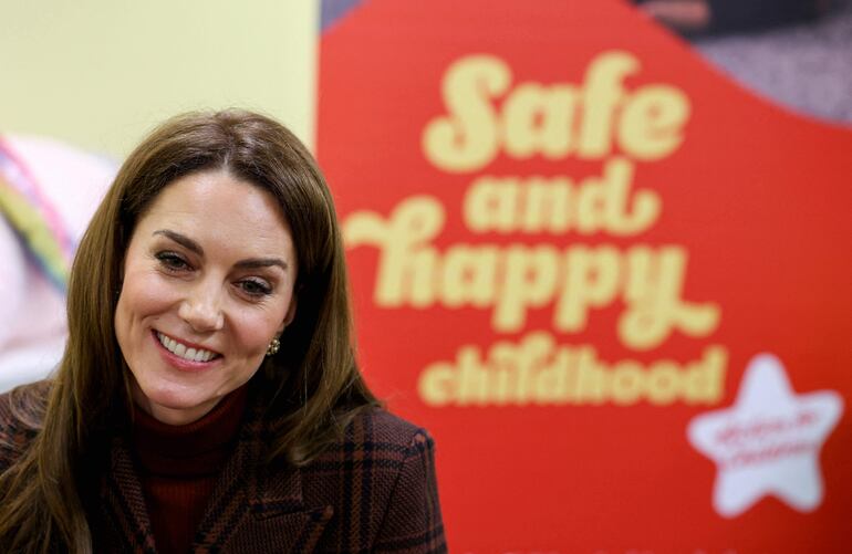 Kate Middleton sonríe durante una visita a una unidad para madres y bebés en la prisión de Styal. (Phil Noble / POOL / AFP)