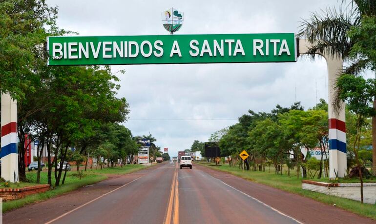 Portal de acceso a la ciudad de Santa Rita, que hoy cumple 33 años de elevación a la categoría de distrito.  Comenzó con una colonia de inmigrantes del sur del Brasil.