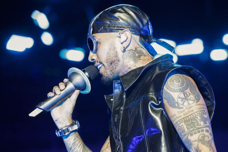 BARCELONA, 01/09/2023.- El cantante puertorriqueño Rauw Alejandro actúa durante el concierto que ofrecido este viernes en el Palau Sant Jordi de Barcelona perteneciente a la gira Saturno World Tour 2023. EFE/ Quique García
