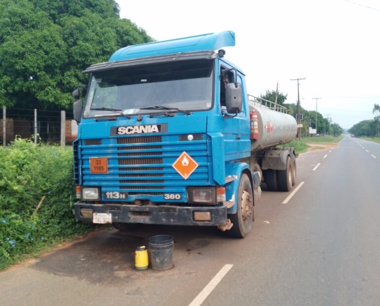 El camión que transportaba alcohol fue incautado en el tramo Carapeguá -Nueva Italia.