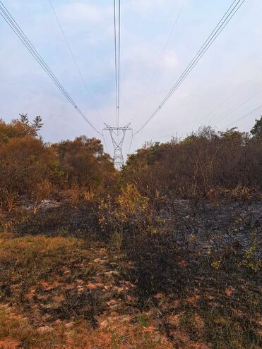 Un incendio bajo la LT 500 kV Itaipú-Villa Hayes en Emboscada provocó el apagón de ayer, dijeron.