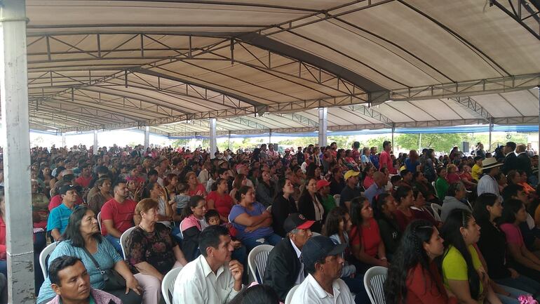 Cientos de personas participaron del lanzamiento del proyecto para la construcción de más de 2.000 viviendas sociales.