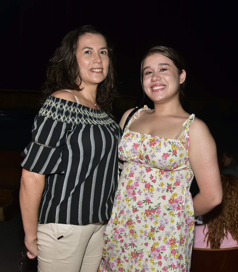 Nancy Barrios y Lourdes Alcaráz.