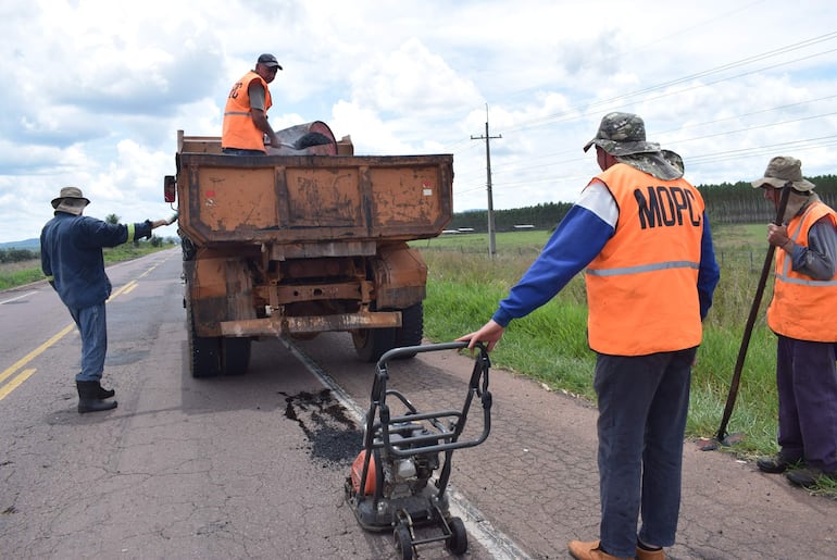 Cuentan con materia prima, operarios y equipos viales para dejar transitable la ruta PY01