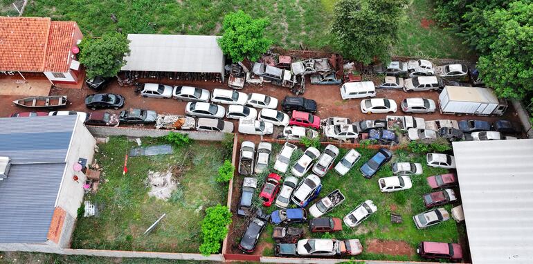 Uno de los depósitos de evidencias del Ministerio Público de Saltos del Guairá de donde fueron sustraídos varios vehículos y partes de automotores.