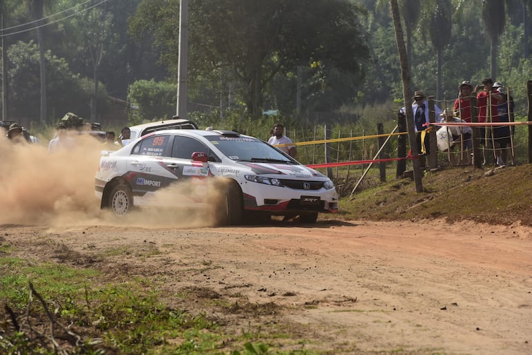 Diego Ojeda y Diego Villalba, tuvieron una gran performance con el Honda Civic en la RC4B.