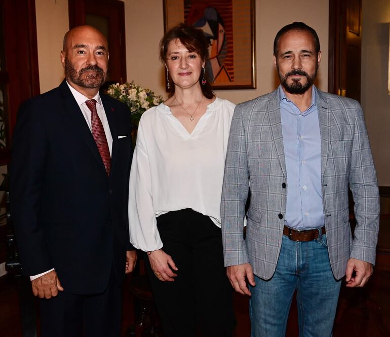 Pierre- Christian Soccoja, embajador de Francia, Laura Sánchez y Badreddine Abdelmoumni, embajador de Marruecos.